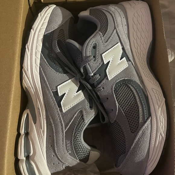 New Balance Shoes New Balance 202r In Grey Kids Size 55 Wide Womens